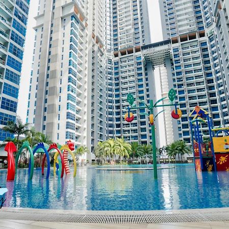 Atlantis 8-12Pax/Netflix/Video Game/5Min To Jonker Apartment Malacca Екстериор снимка
